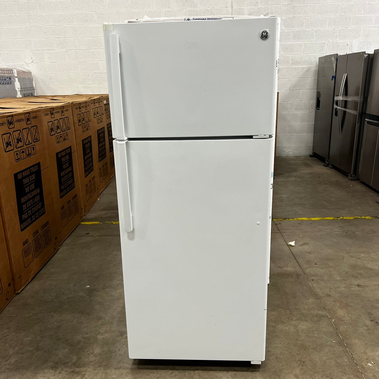 GE Top and Bottom Refrigerator GE Top and Bottom Refrigerator
